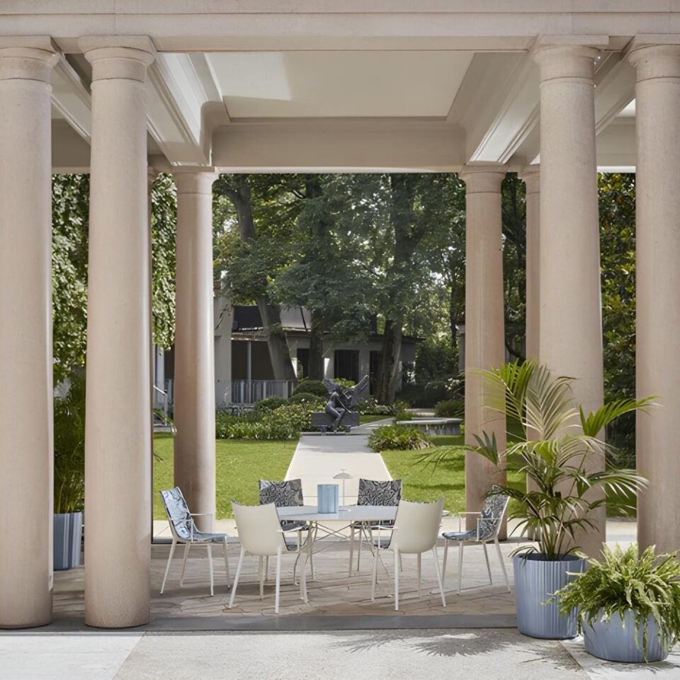 Kartell H.H.H Kumaş Döşemeli Patricia Mavi Beyaz Kollu Sandalye